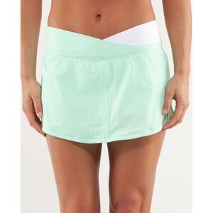 Lululemon Run: Pace Skirt
Wagon Stripe Fresh Teal / Fresh Teal / White, Size 4